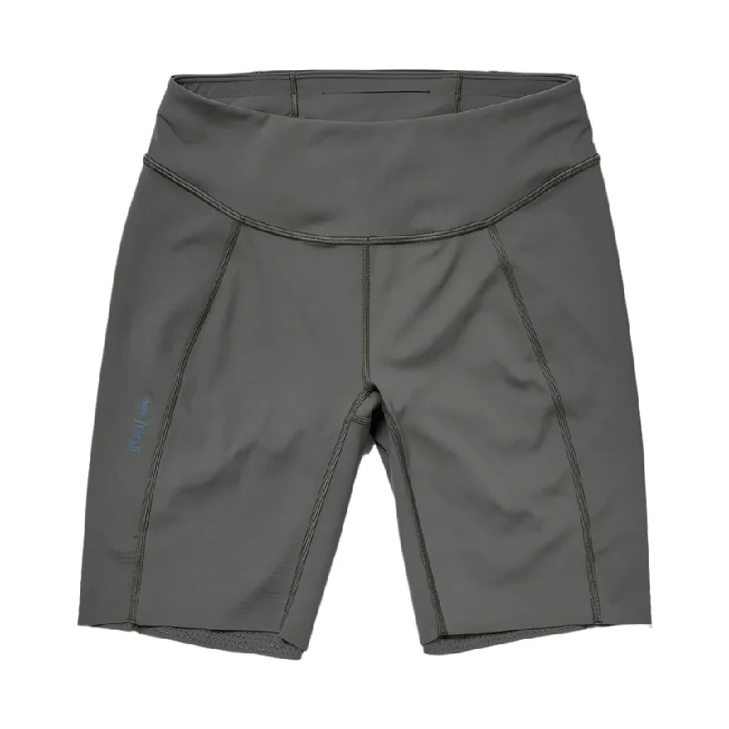 Janji Women's 7 inch Pace Short in Carbon AW24